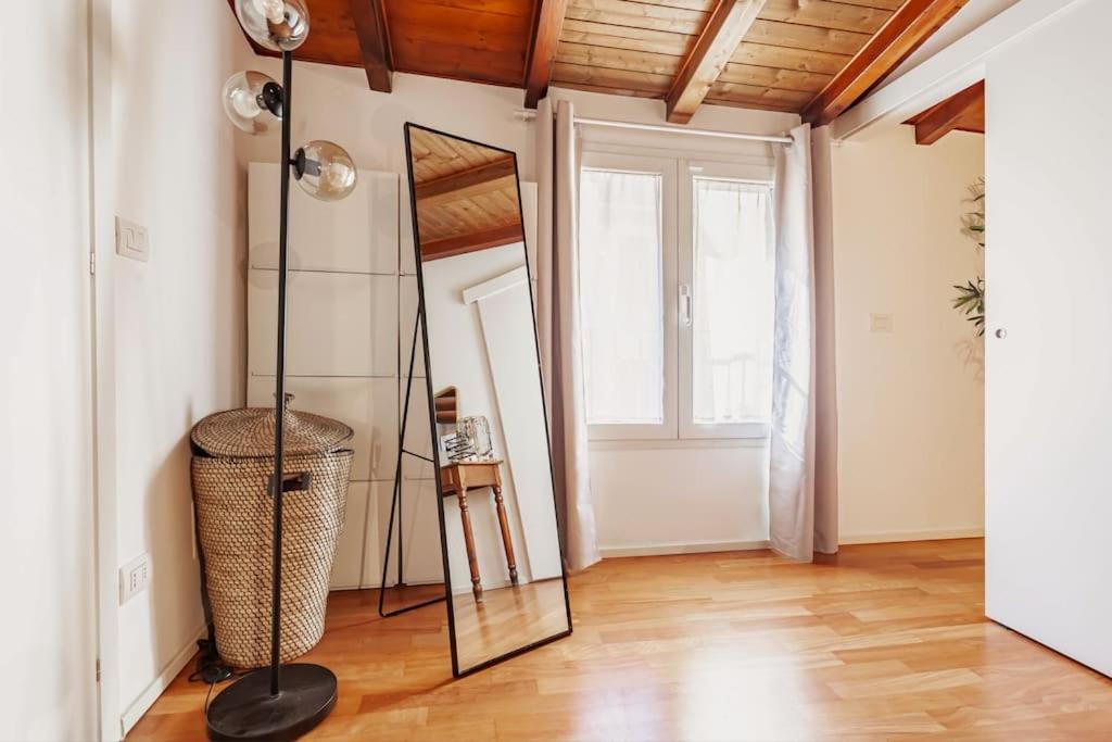 شقة Elegante Loft Su 2 Piani A 5 Minuti Da San Siro ميلان المظهر الخارجي الصورة