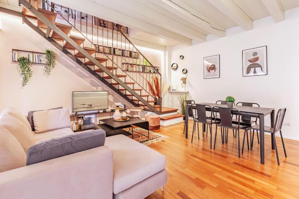 شقة Elegante Loft Su 2 Piani A 5 Minuti Da San Siro ميلان المظهر الخارجي الصورة