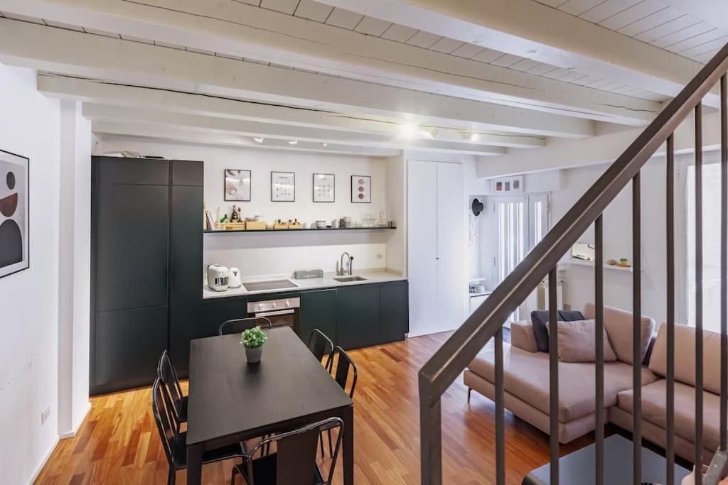 شقة Elegante Loft Su 2 Piani A 5 Minuti Da San Siro ميلان المظهر الخارجي الصورة