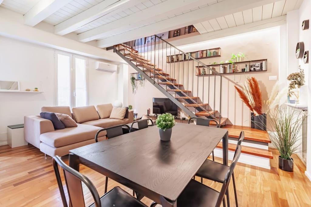 شقة Elegante Loft Su 2 Piani A 5 Minuti Da San Siro ميلان المظهر الخارجي الصورة